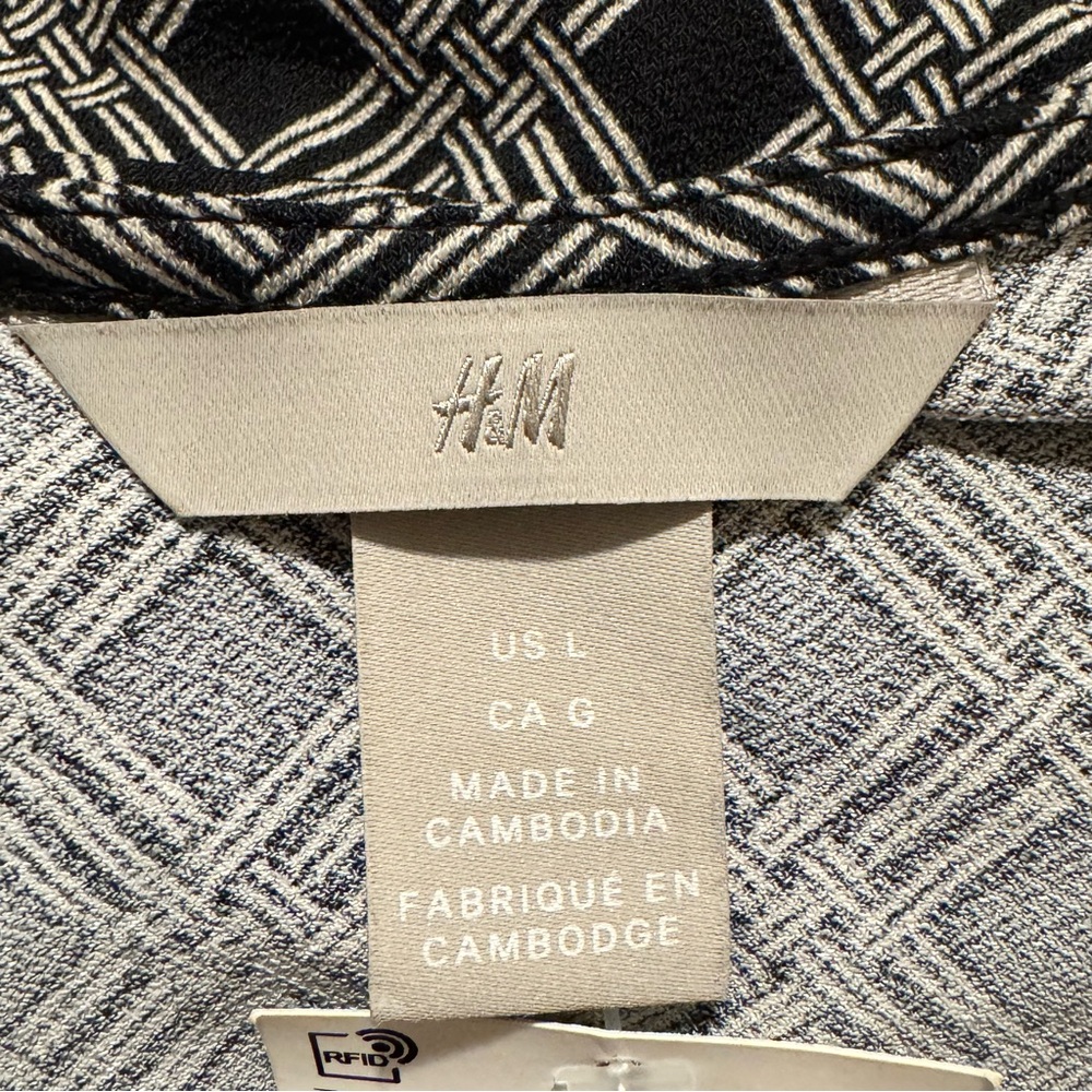 NWT H&M Beige & Black Geometric Wrap Dress - Picture 7 of 9